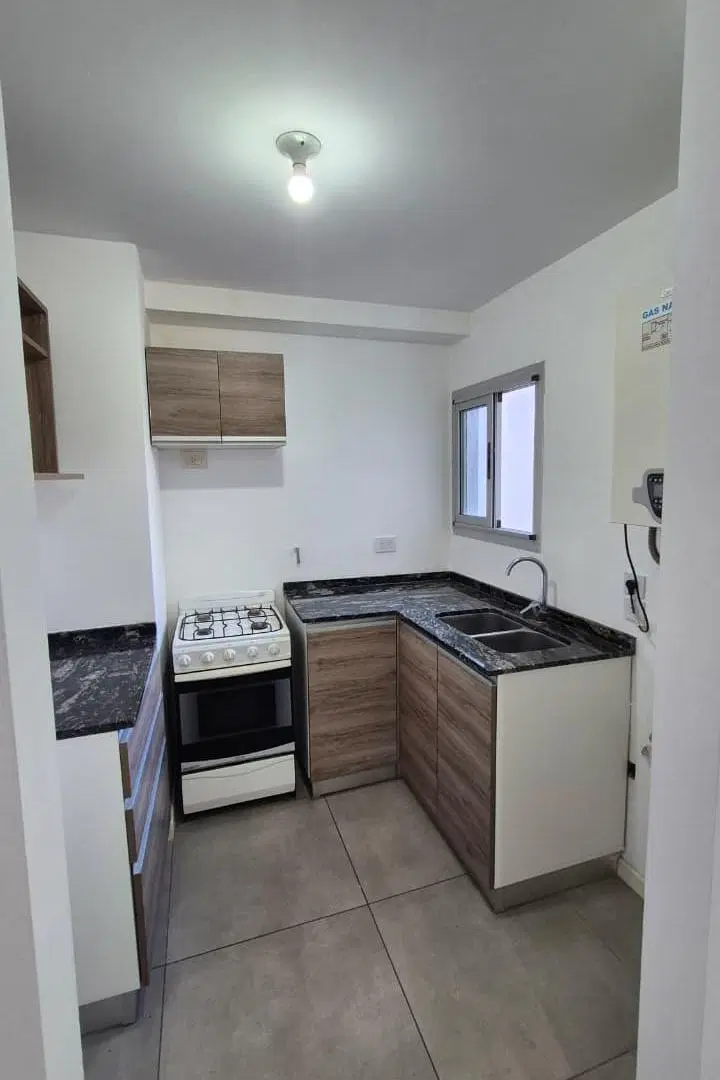Confort y ubicación: Depto 1 dorm con pileta y SUM en calle Lima 3
