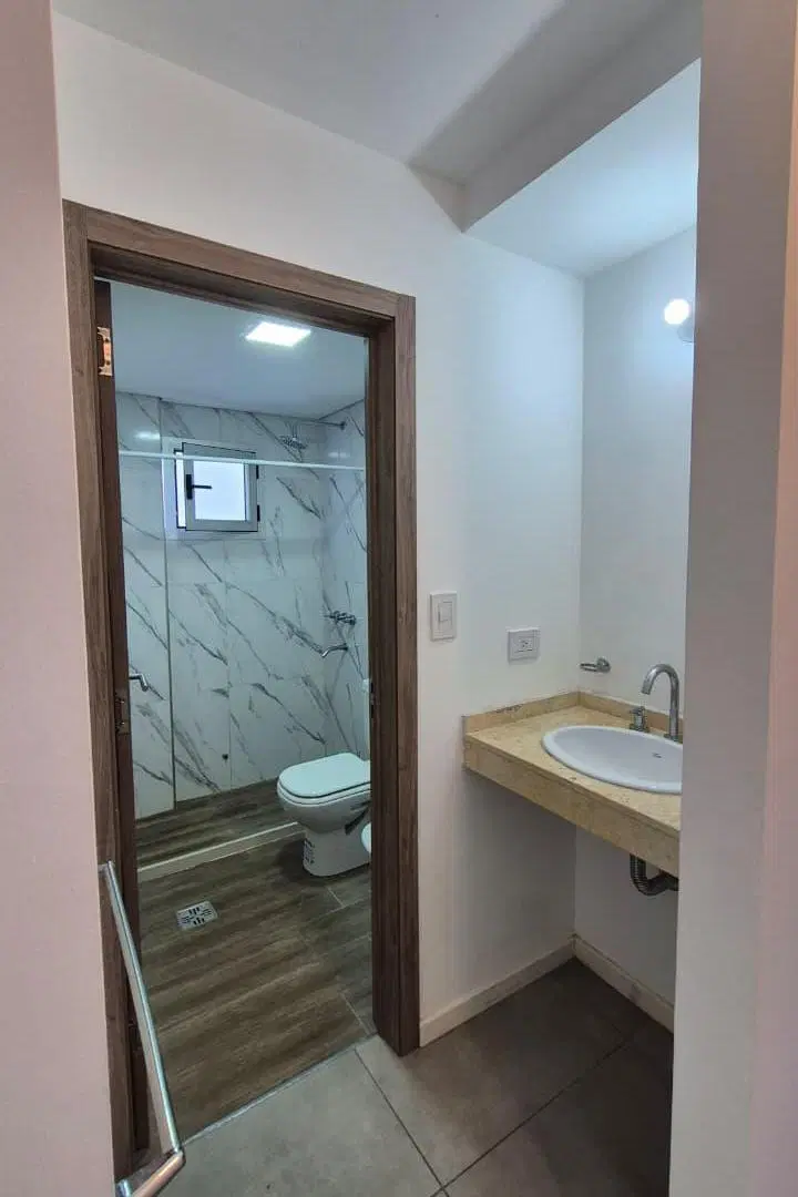 Confort y ubicación: Depto 1 dorm con pileta y SUM en calle Lima 7