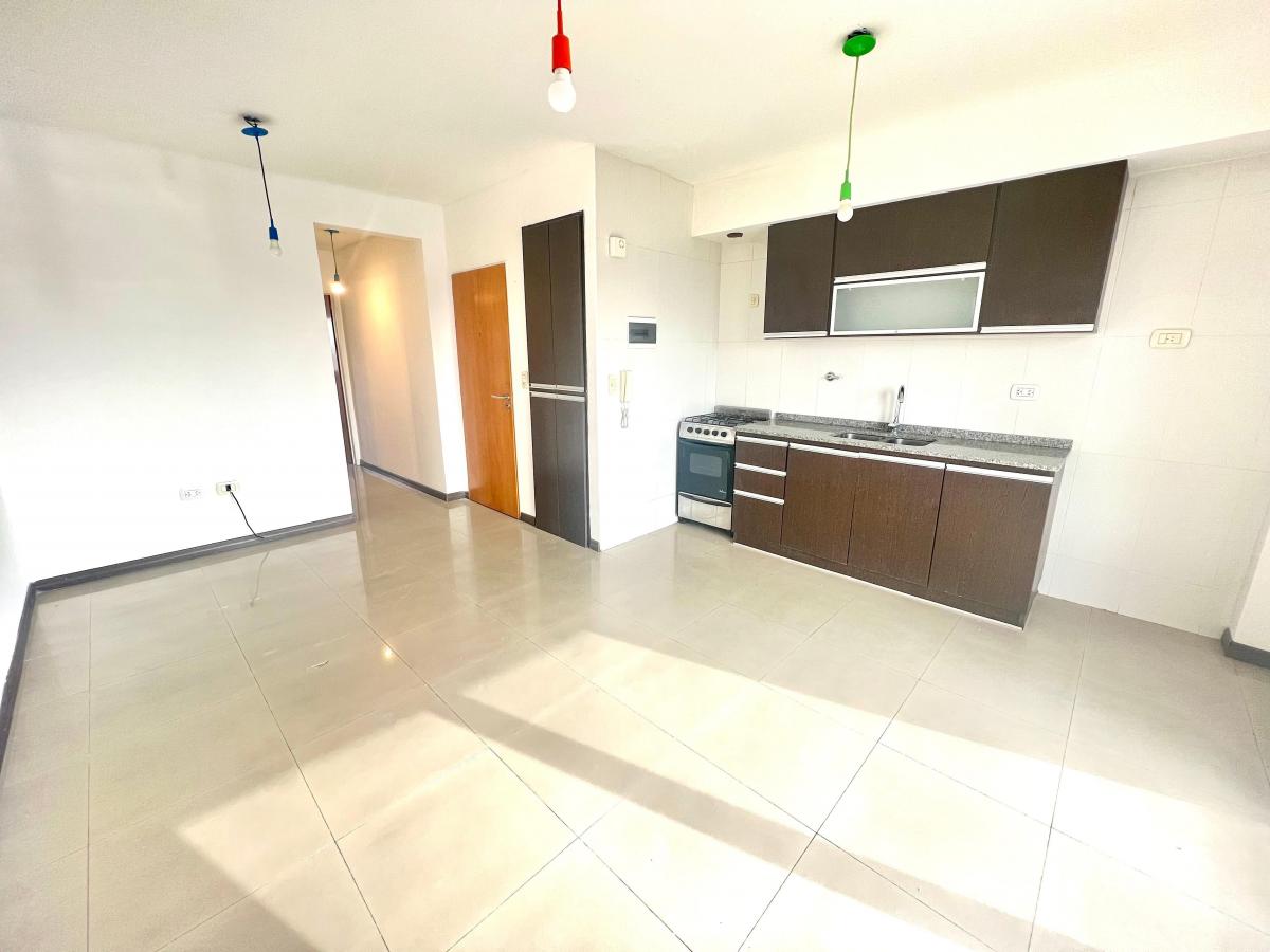 DEPARTAMENTO DE 2 AMB. CON COCHERA Y PARRILLA EN VENTA
