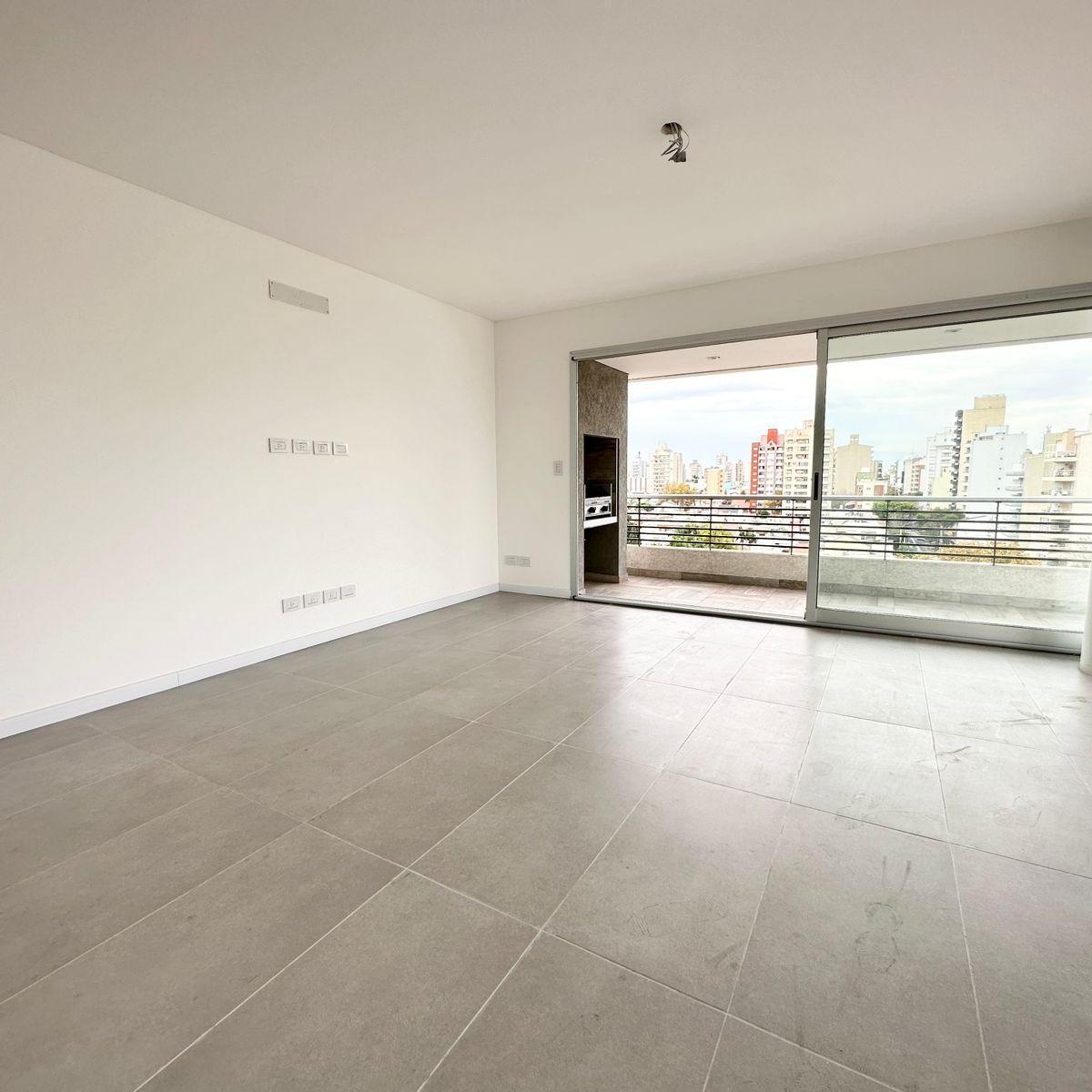 Foto de DEPARTAMENTO DE 4 AMB. EN EDIFICIO DE CATEGORIA, imagen 3