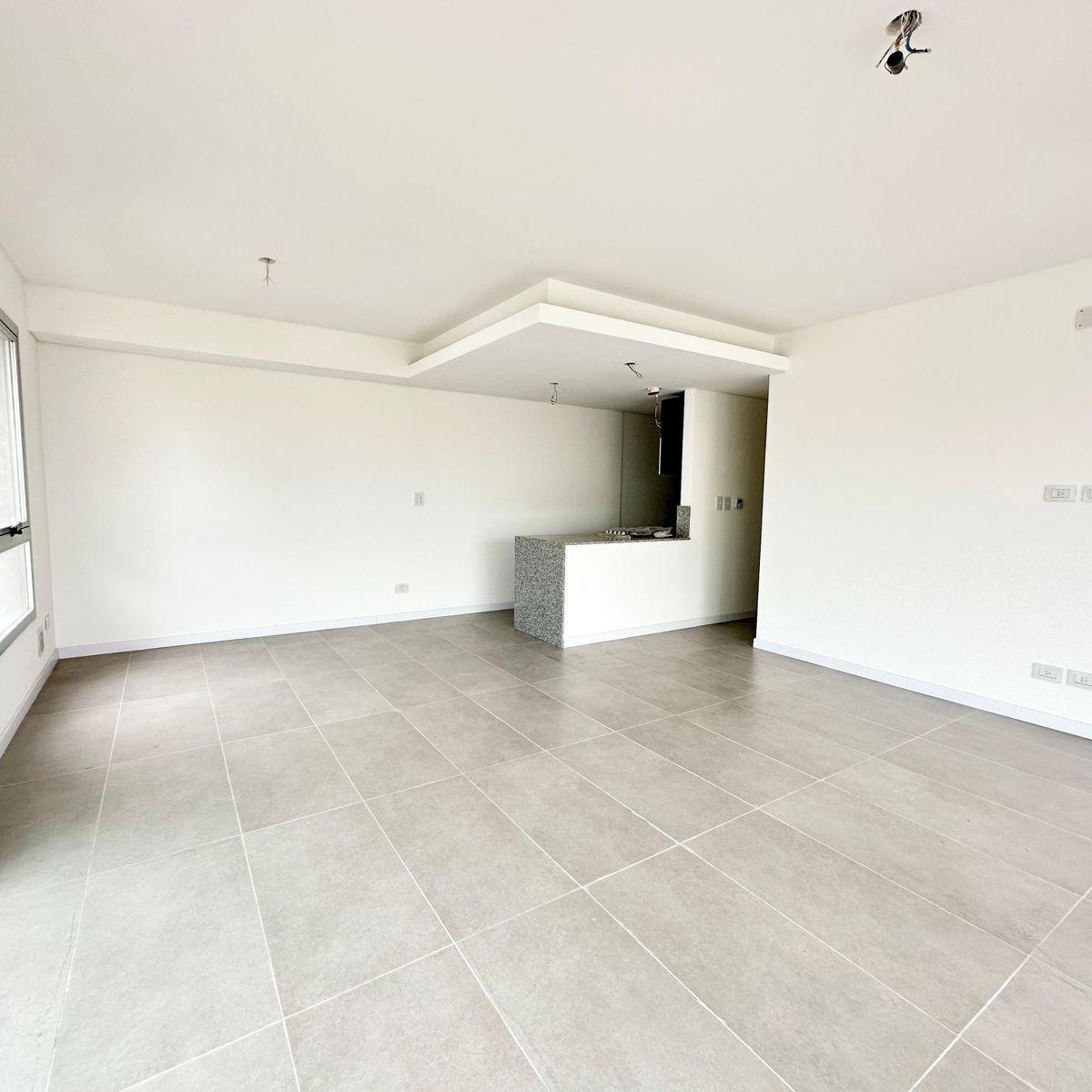 Foto de DEPARTAMENTO DE 4 AMB. EN EDIFICIO DE CATEGORIA, imagen 4