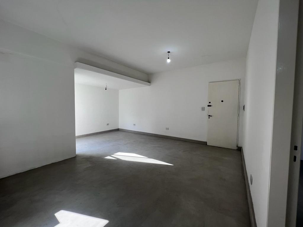 DEPARTAMENTO DE 3 AMB. CON DOS PATIOS Y PARRILLA EN EL CENTRO DE LANÚS
