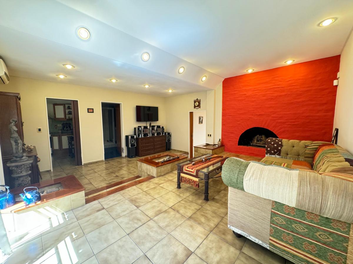 Impecable Casa de 4 Ambientes - Apto Crédito - 4
