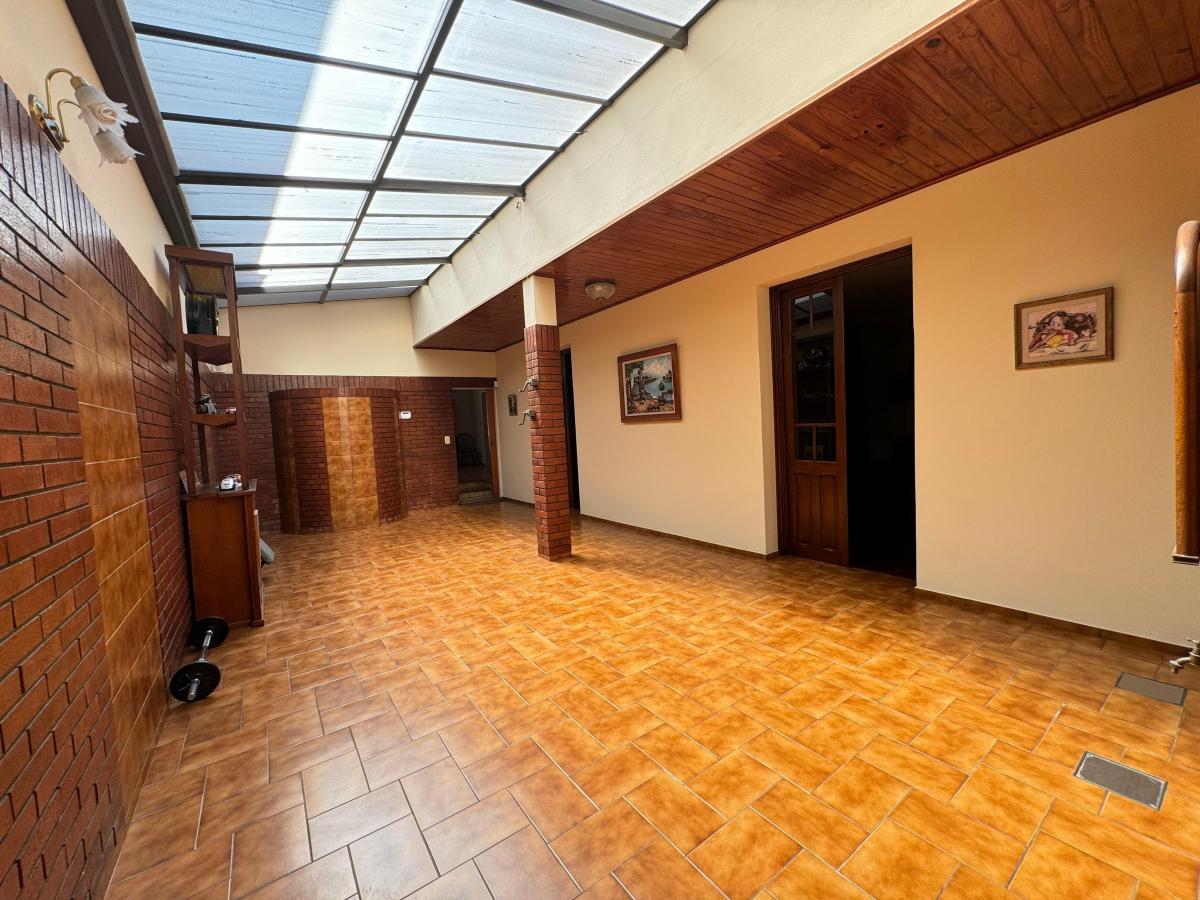 Impecable Casa de 4 Ambientes - Apto Crédito - 1
