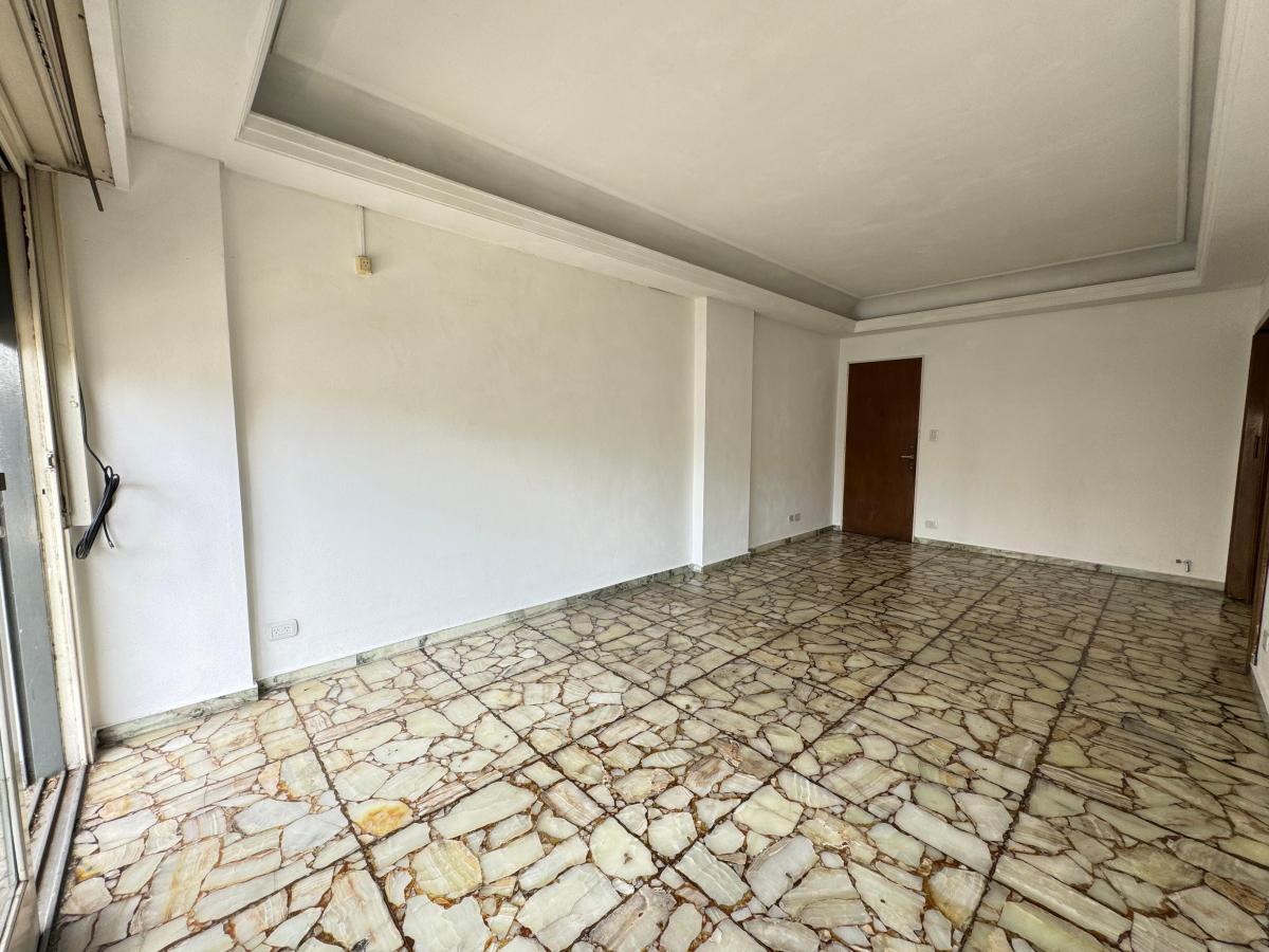 Foto de AMPLÍSIMO DEPARTAMENTO DE 4 AMBIENTES EN EL CENTRO COMERCIAL, imagen 3