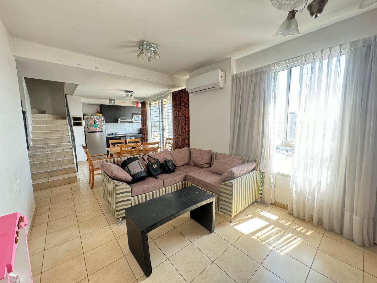 Triplex de 4 Ambientes en Venta 2