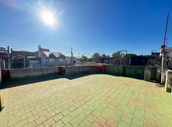 CASA DE 3 AMBIENTES CON PATIO Y GARAGE EN VENTA 5