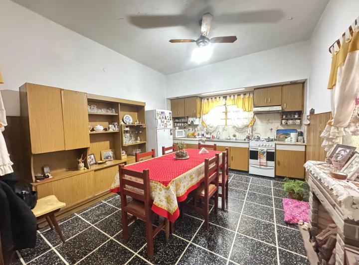 CASA DE 3 AMBIENTES CON PATIO Y GARAGE EN VENTA 4