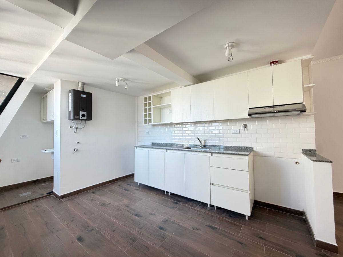 Foto de AMPLÍSIMO DEPARTAMENTO DE 3 AMBIENTES REFACCIONADO A NUEVO, imagen 4