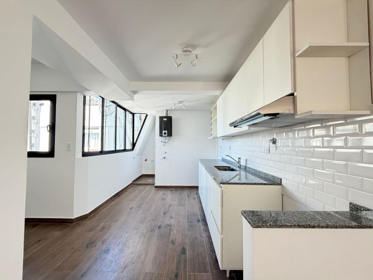 Foto de AMPLÍSIMO DEPARTAMENTO DE 3 AMBIENTES REFACCIONADO A NUEVO, imagen 5