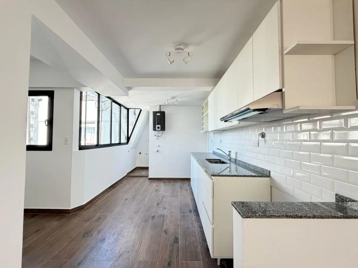 AMPLÍSIMO DEPARTAMENTO DE 3 AMBIENTES REFACCIONADO A NUEVO 5