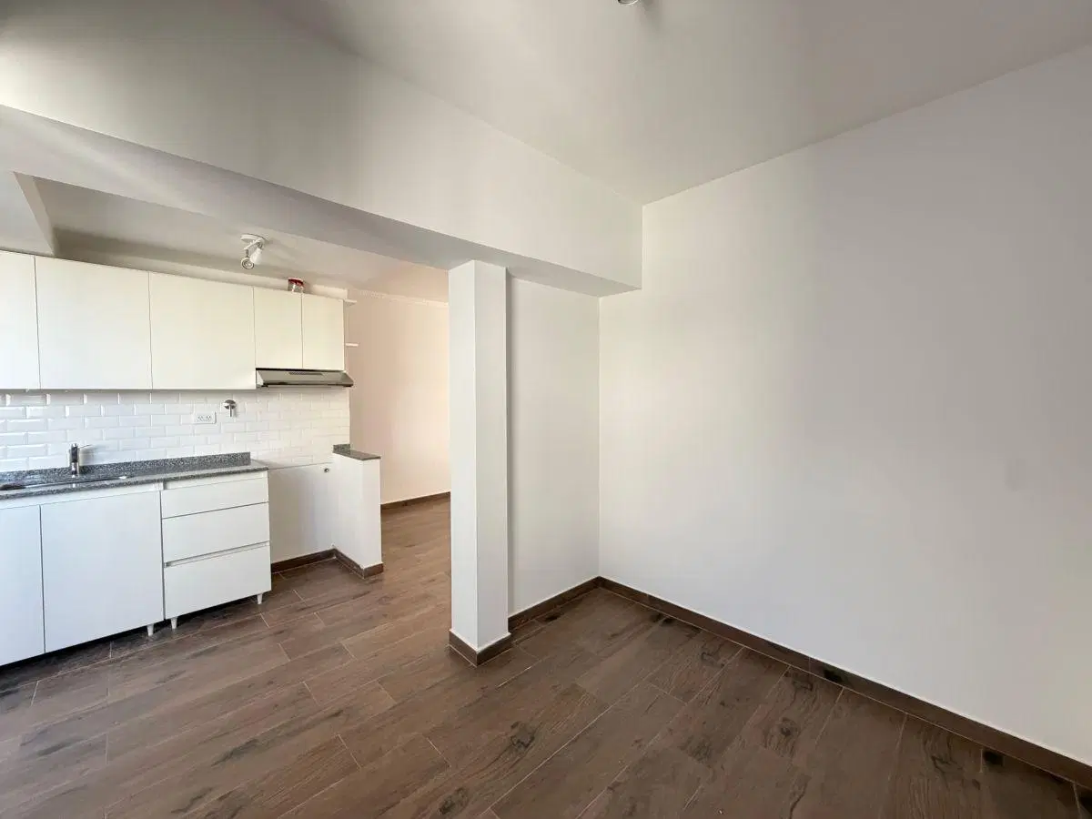 AMPLÍSIMO DEPARTAMENTO DE 3 AMBIENTES REFACCIONADO A NUEVO 3