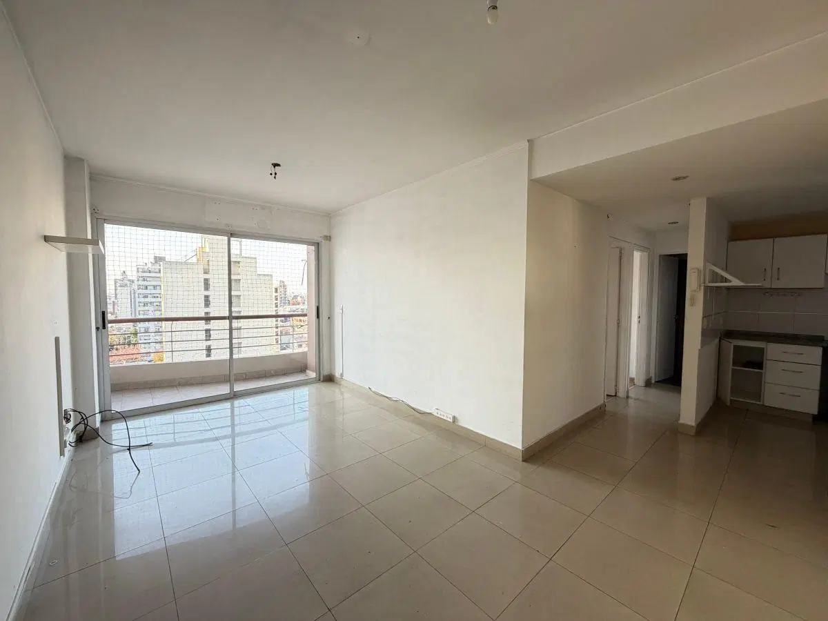 DEPARTAMENTO DE 3 AMBIENTES CON COCHERA 1