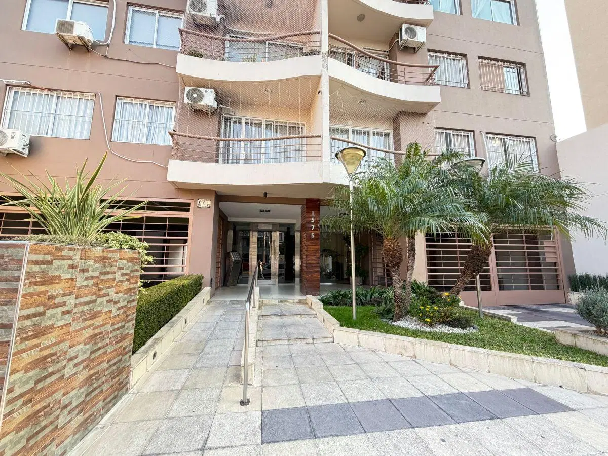 DEPARTAMENTO DE 3 AMBIENTES CON COCHERA 2