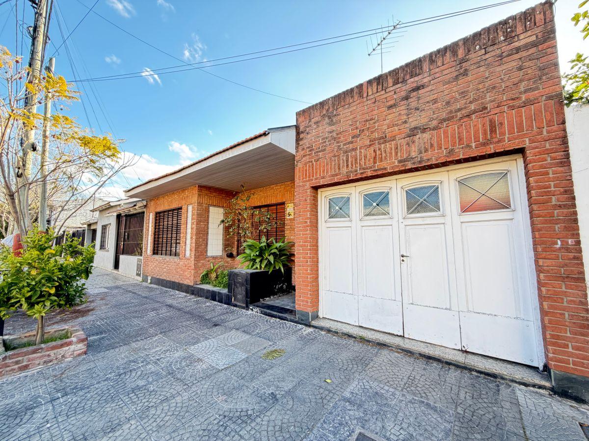 Foto de CASA DE 3 AMBIENTES CON PATIO, TERRAZA Y COCHERA PARA DOS AUTOS, imagen 1