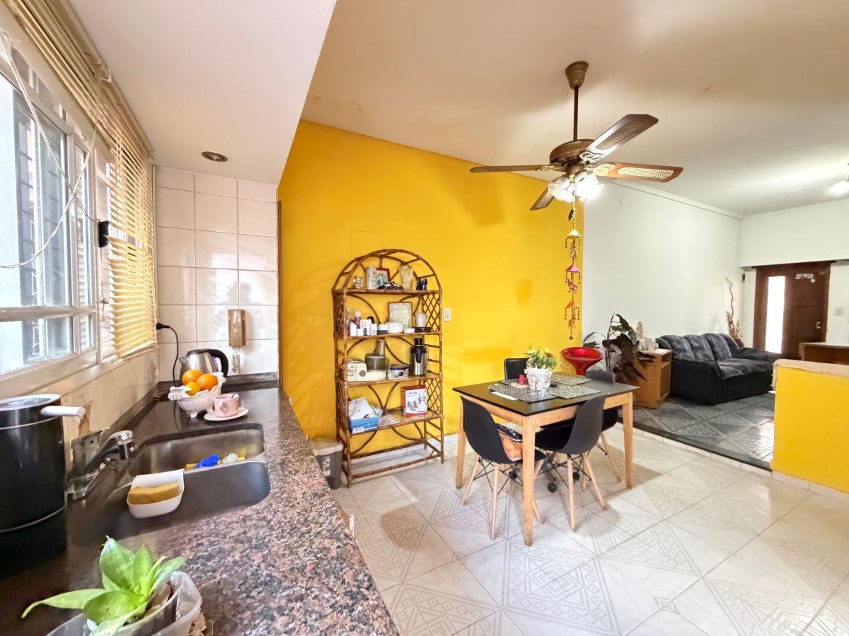 Foto de CASA DE 3 AMBIENTES CON PATIO, TERRAZA Y COCHERA PARA DOS AUTOS, imagen 4