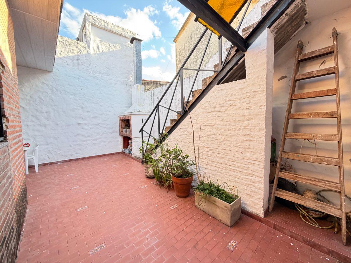 Foto de CASA DE 3 AMBIENTES CON PATIO, TERRAZA Y COCHERA PARA DOS AUTOS, imagen 3