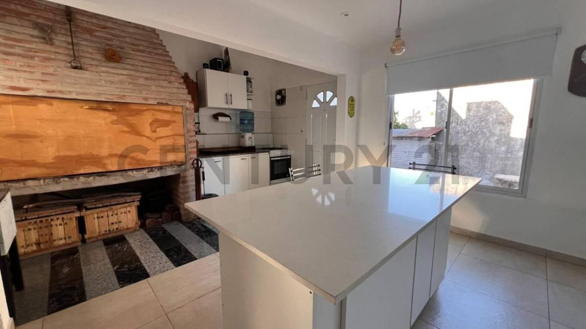 Venta de Hermosa Casa de 3 Dorm. en El Barrio Cerrito de Tandil 4