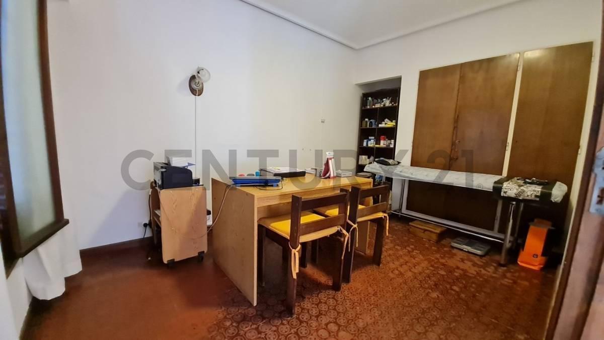 Venta o Permuta de Casa + Vivienda de Huéspedes en El Centro 4