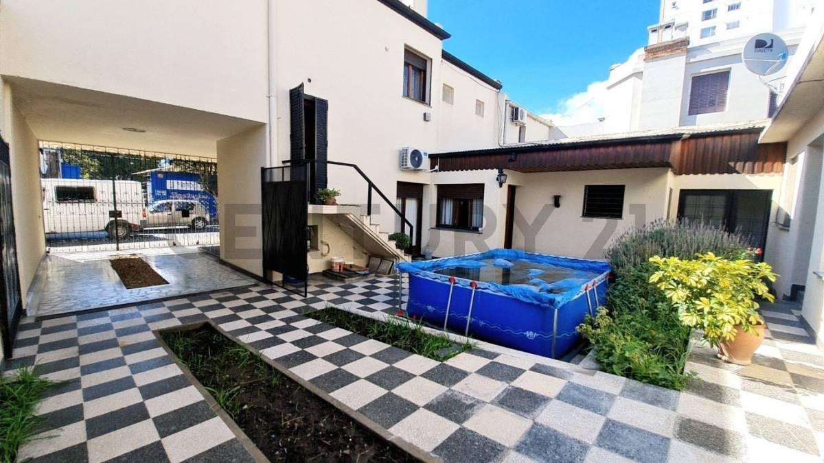 Venta o Permuta de Casa + Vivienda de Huéspedes en El Centro 3