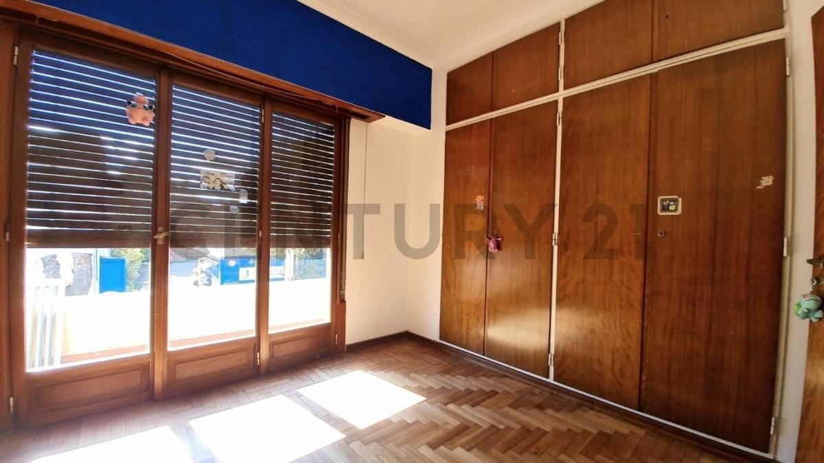 Venta o Permuta de Casa + Vivienda de Huéspedes en El Centro 1