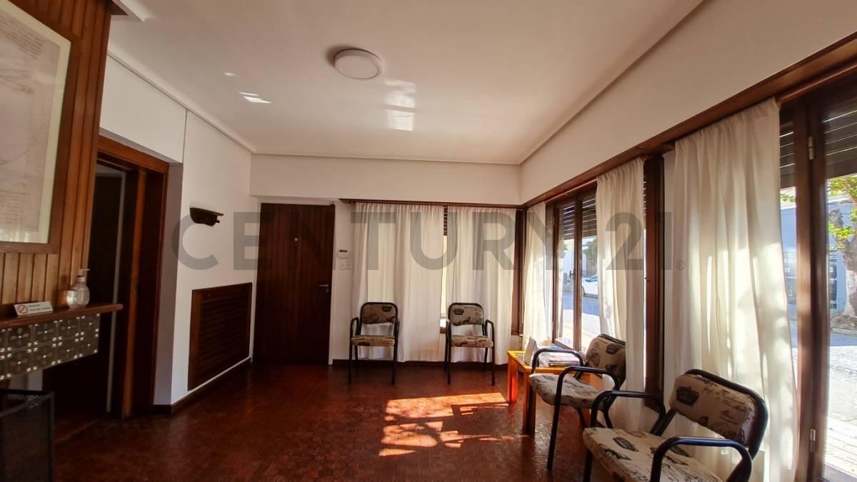 Venta o Permuta de Casa + Vivienda de Huéspedes en El Centro 2