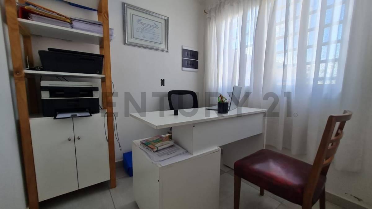 Venta o Permuta Casa de 4 Ambientes con Amplio Parque en Tandil 4