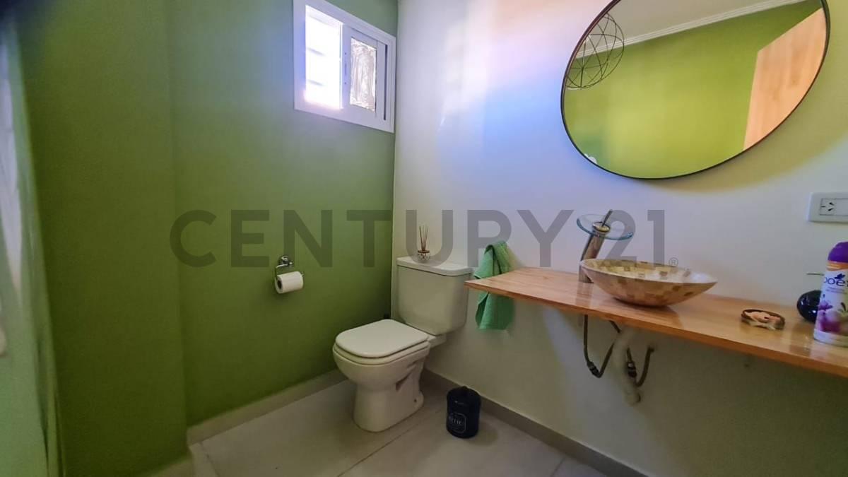 Venta o Permuta Casa de 4 Ambientes con Amplio Parque en Tandil 3