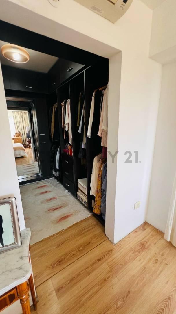 Venta o Permuta de Casa de 4 Dorm. con Piscina en Tandil 2