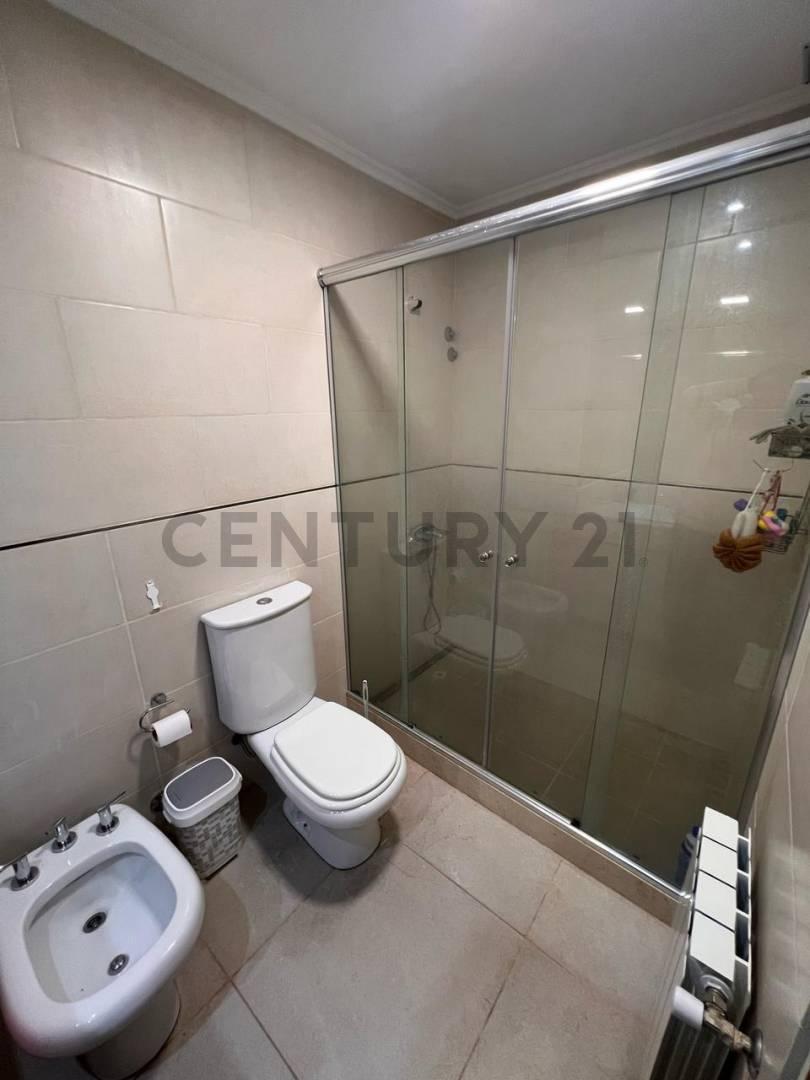 Venta o Permuta de Casa de 4 Habitaciones en Tandil. Excelente Ubicacion 2