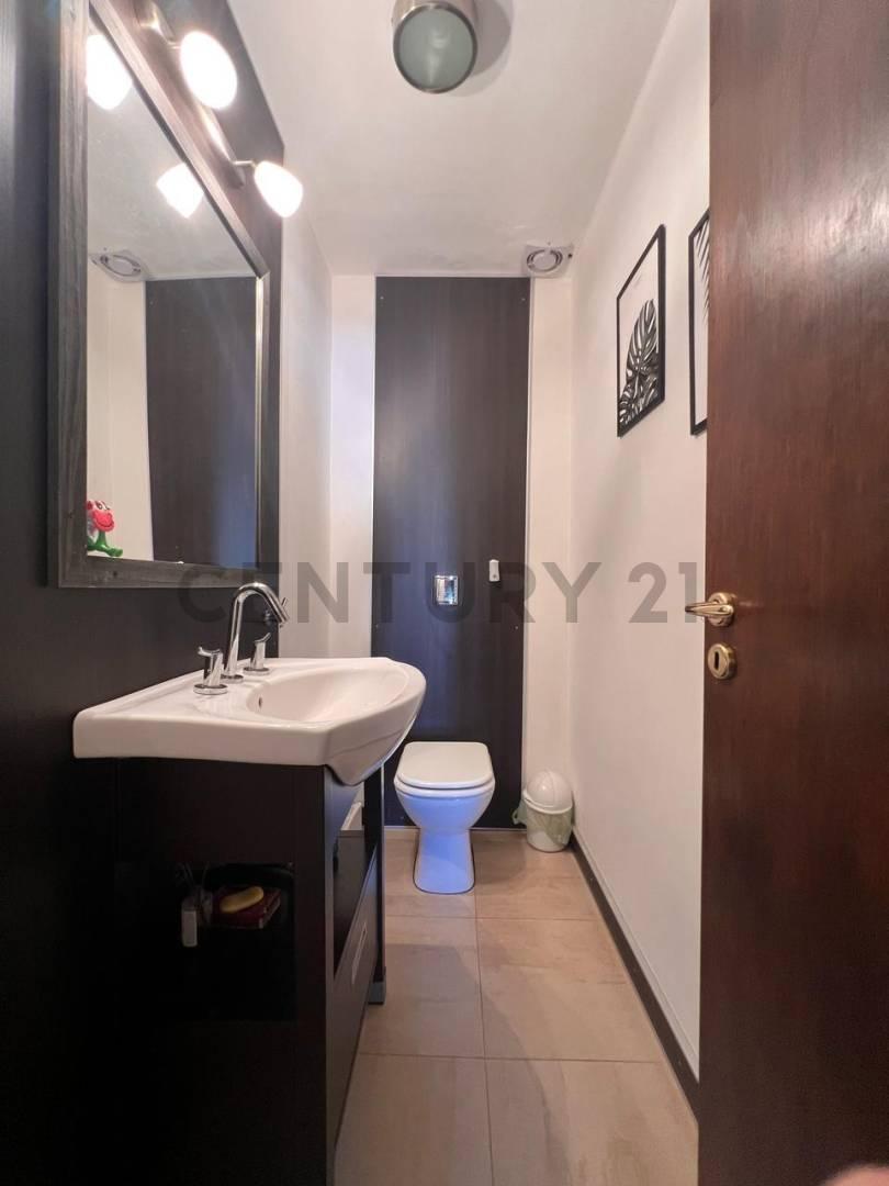 Venta o Permuta de Casa de 4 Habitaciones en Tandil. Excelente Ubicacion 2