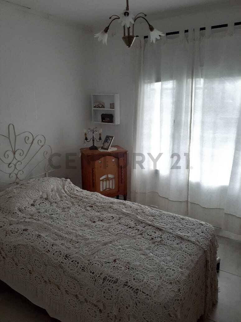 Venta o Permuta de Casa de 2 Dorm. en Tandil 1