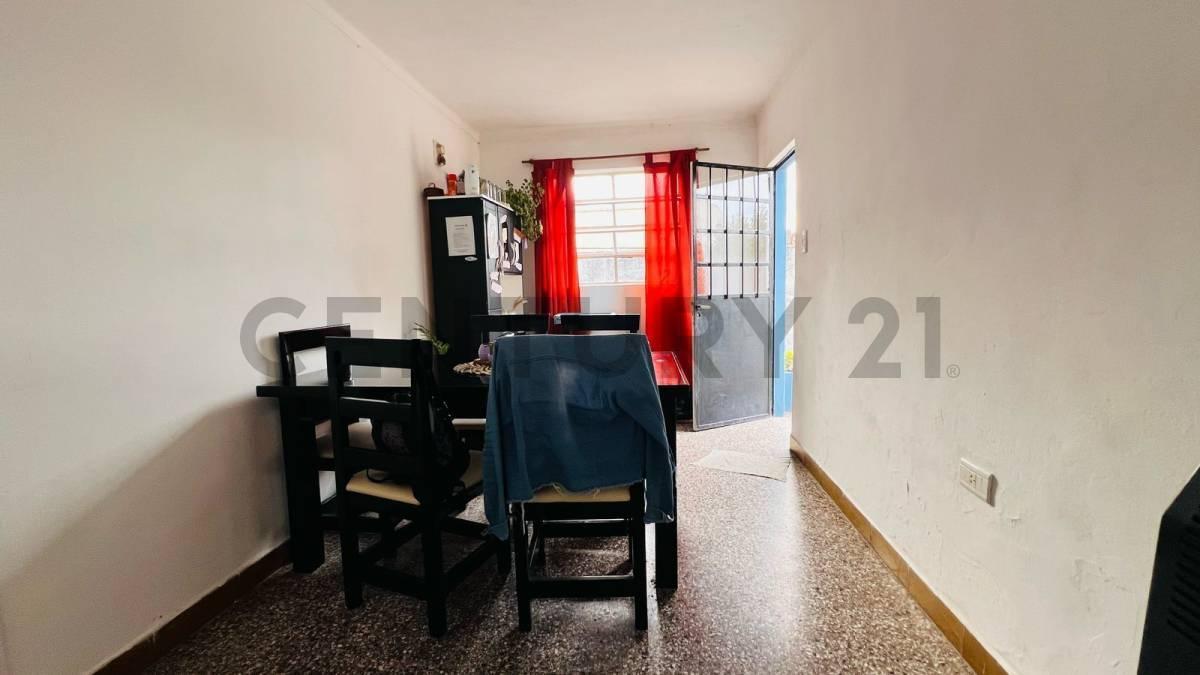 Venta de Casa en P. H, de 2 Dorm. a Reciclar, en Importante Av 3
