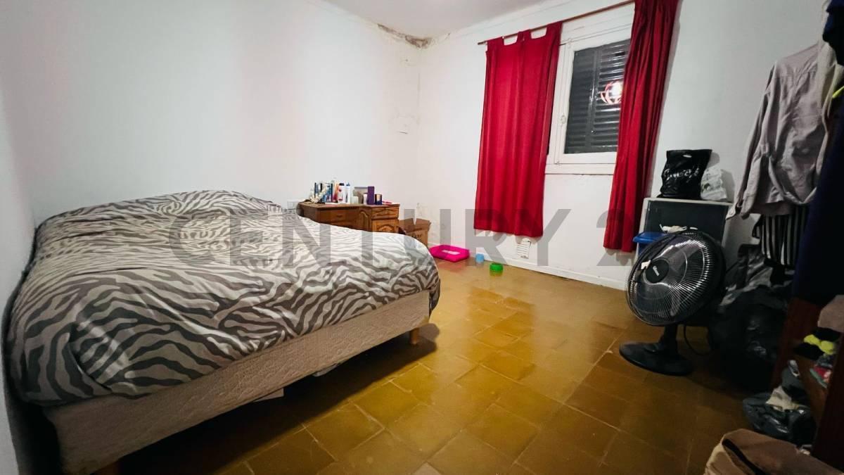Venta de Casa en P. H, de 2 Dorm. a Reciclar, en Importante Av 4