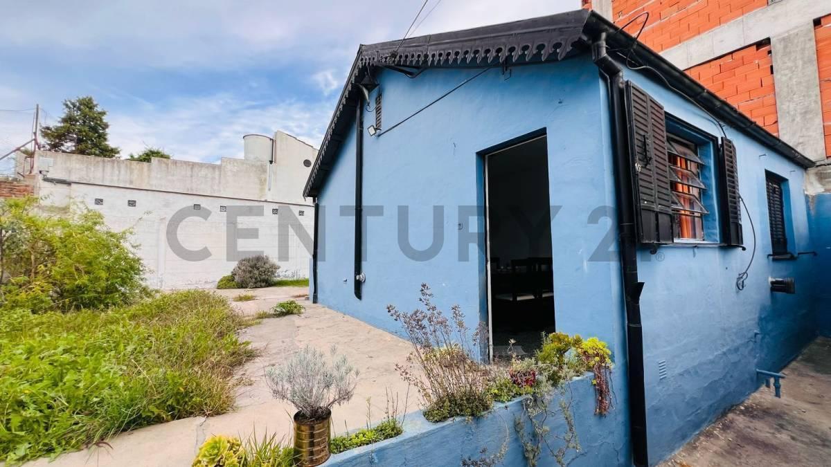 Venta de Casa en P. H, de 2 Dorm. a Reciclar, en Importante Av 5