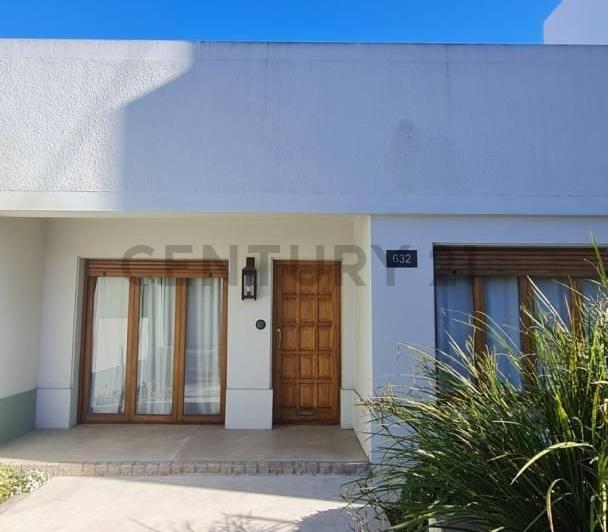 VENTA DE CASA 2 DORMITORIOS CON QUINCHO Y PILETA EN TANDIL 1