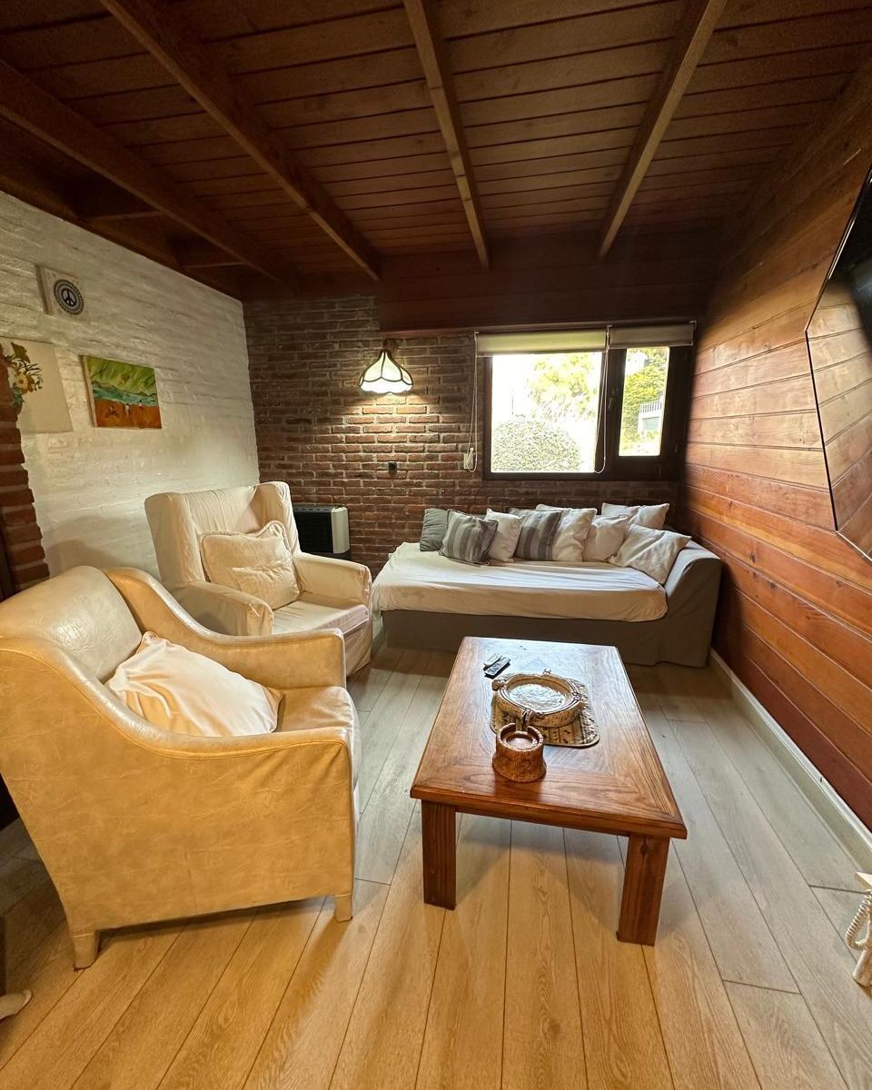 Casa 6 Dorm. 6 Baños. Pinamar Norte a una cuadra del mar.
