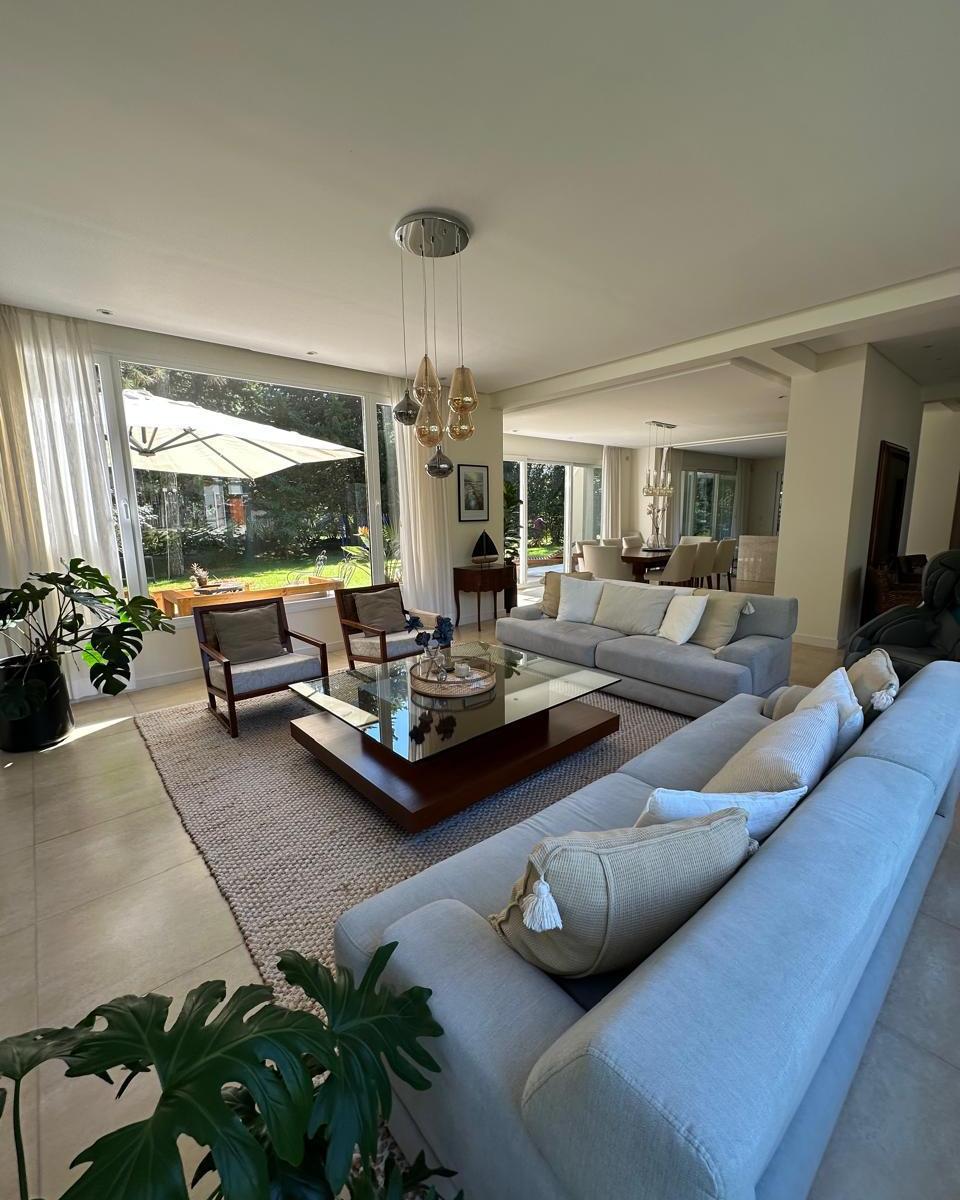 Foto de Casa en Pinamar Norte, 6 dormitorios + dependencia., imagen 2