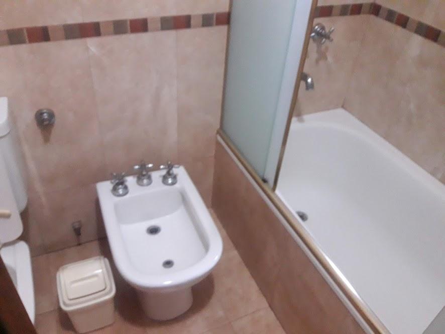 Foto de EXCELENTE UBICACION PARA ESTE DUPLEX DE CUATRO AMBIENTES, imagen 4