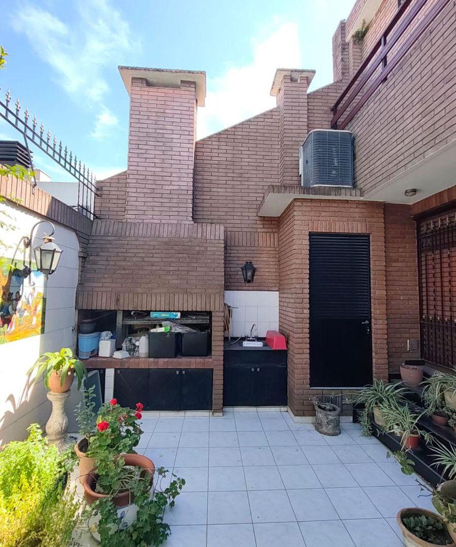 Foto de HERMOSA PROPIEDAD EN EL CORAZON DE BARRIO NAON, imagen 4