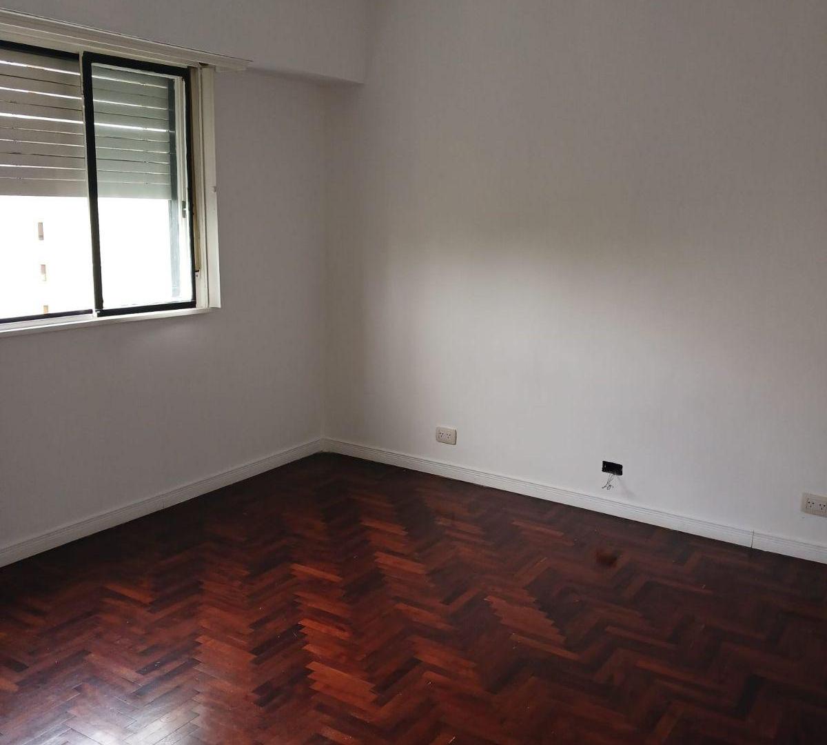 Foto de EXCELENTE UBICACION PARA ESTE TRES AMBIENTES CON DEPENDENCIA, imagen 3