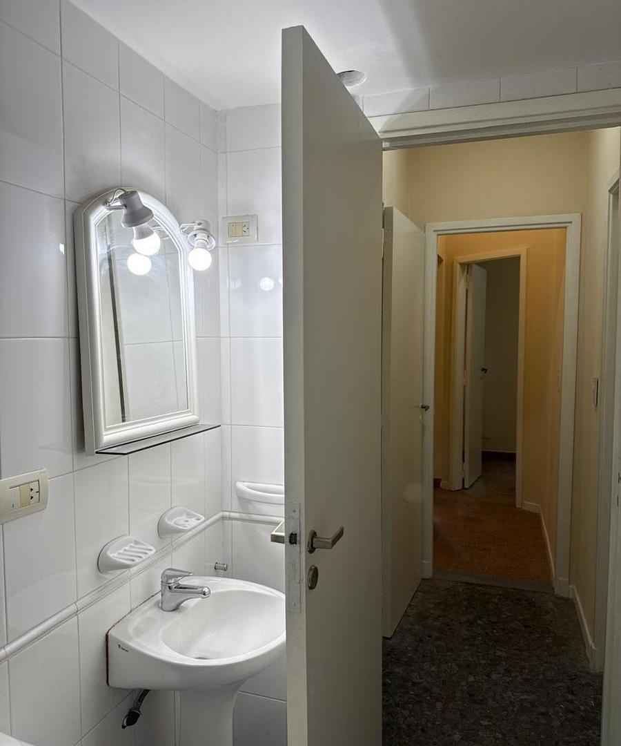 Foto de Departamento en alquiler con patio, excelente ubicación!, imagen 2