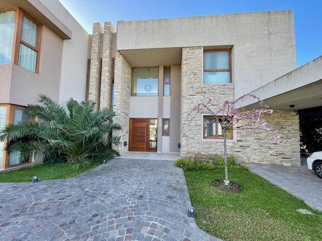 Casa en Venta a La Laguna Barrio Las Golondrinas 3