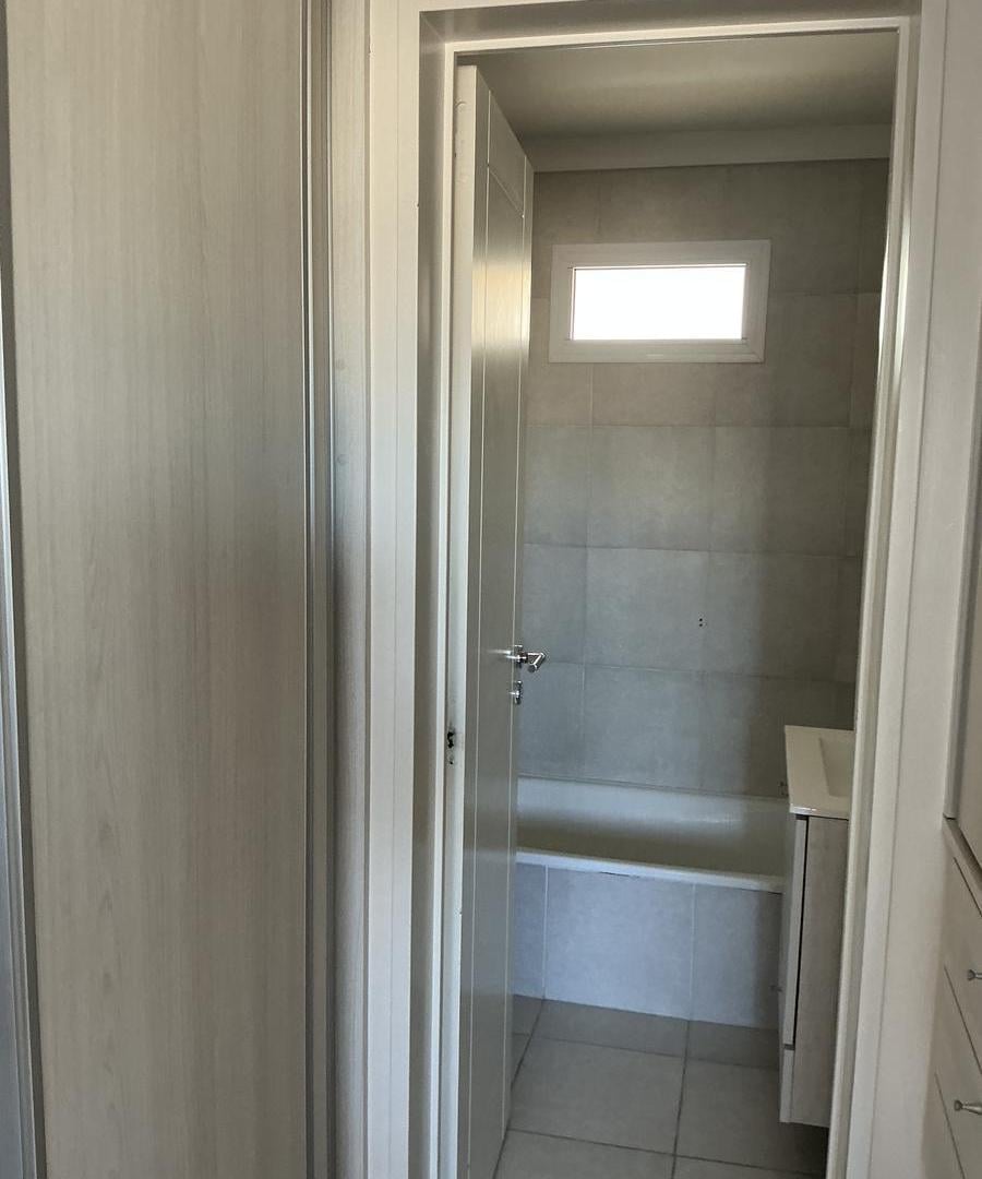 Foto de Departamento en Barrancas de Iraola en alquiler en pesos, con cochera, imagen 1