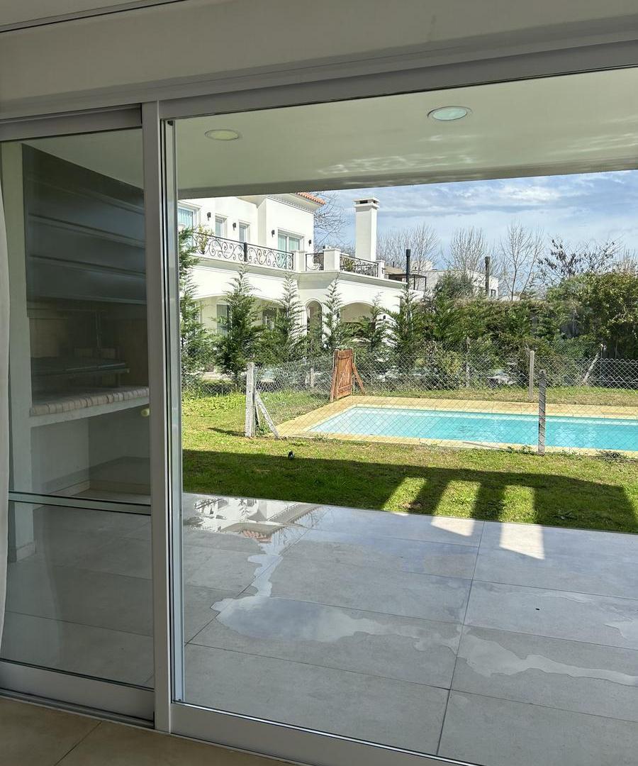 Fincas de Hudson Alquiler. Piscina, 4 Habitaciones (1 hab. en PB). Lote interno.