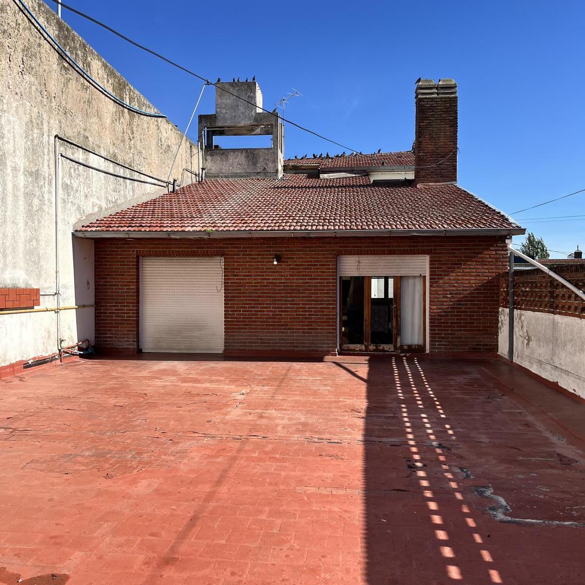 Zona Juan B Justo Local Dos Departamentos en Block Calle Juan B Justo 1