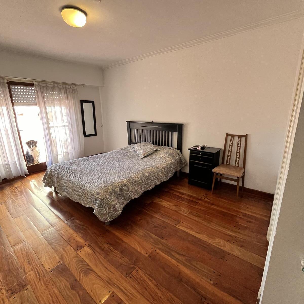 Zona Juan B Justo Local Dos Departamentos en Block Calle Juan B Justo 3