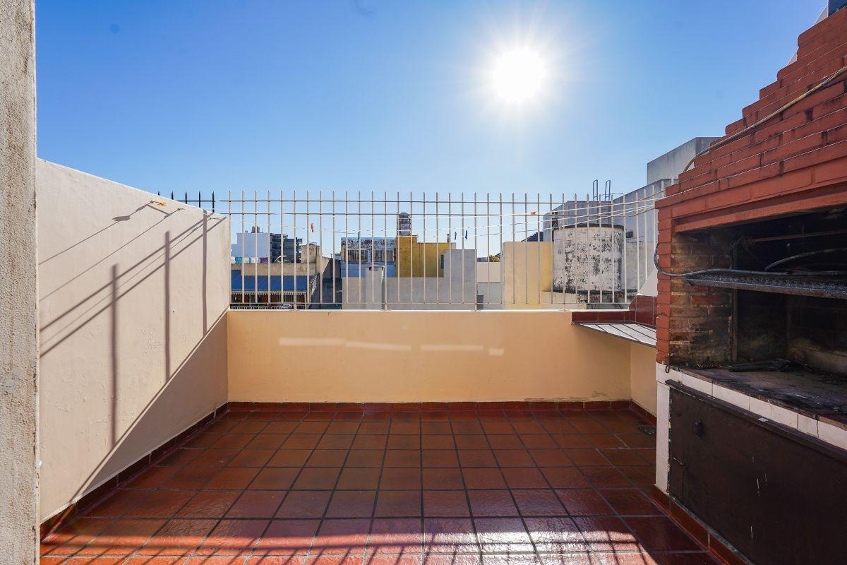 Foto de Triplex en Venta 4 ambientes Mataderos cochera y patio, imagen 2