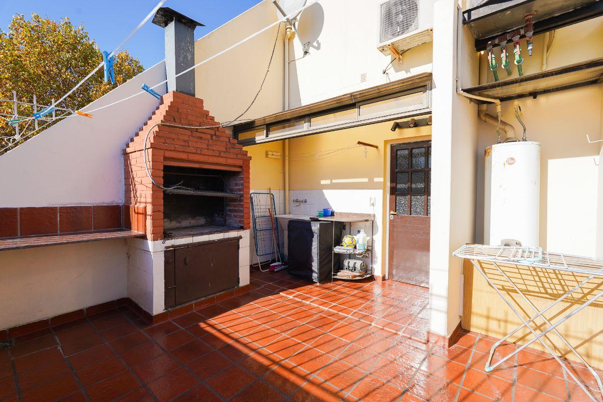 Foto de Triplex en Venta 4 ambientes Mataderos cochera y patio, imagen 3