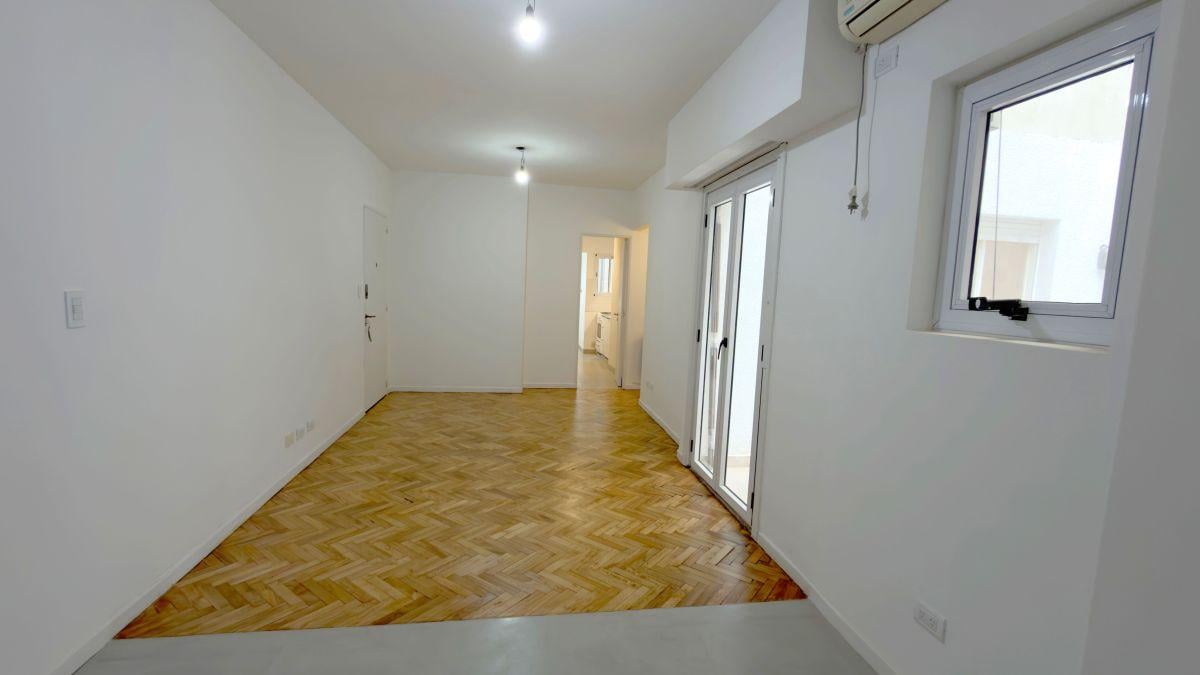 Foto de Venta 3 ambientes sobre av La Plata, Caballito, imagen 2